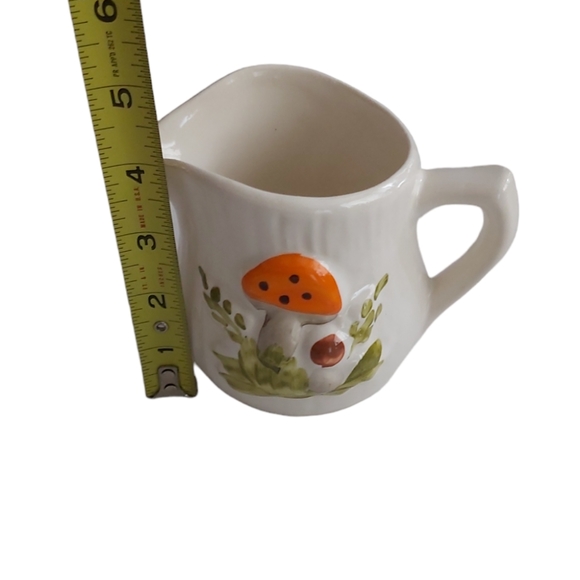 Vintage mushroom motif ceramic creamer - Picture 7 of 8